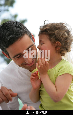 Vater und Tochter, die Zeit miteinander zu verbringen Stockfoto