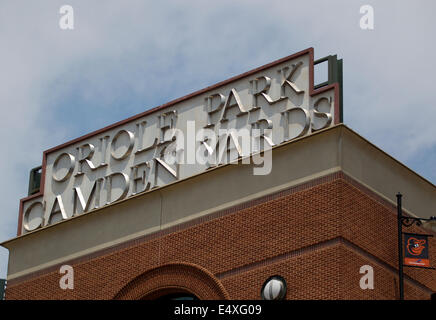 Zeichen über dem Oriole Park at Camden Yards in Baltimore, Maryland Stockfoto