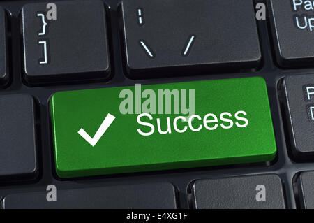 Erfolg große grüne Taste Tastatur. Stockfoto