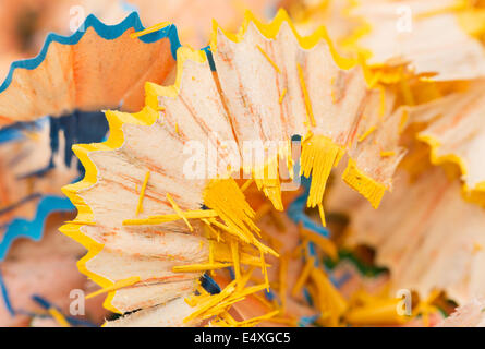 gelb und blau Bleistift rasieren Stockfoto