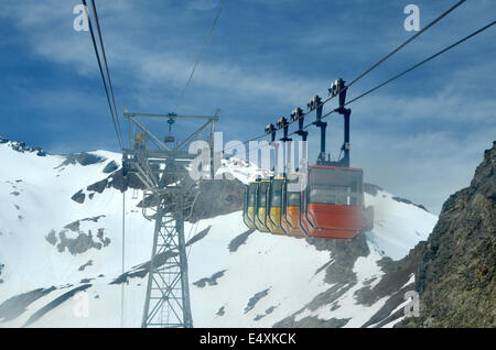 Seilbahn Bergfahrt La Meije in den französischen Alpen Stockfoto