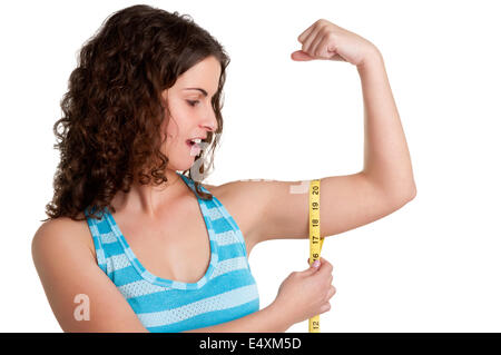 Überrascht Frau messen ihren Bizeps Stockfoto