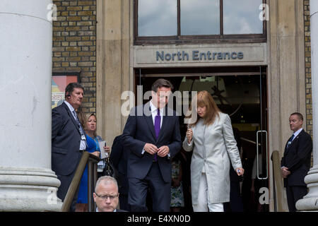 Der britische Premierminister David Cameron Besuche Imperial War Museum in London Stockfoto