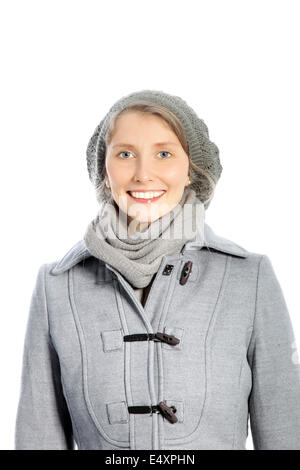 Lächelnde Frau in ein Winter-ensemble Stockfoto