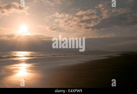 Sonnenuntergang am Strand von Aberavon Port Talbot, South Wales UK Stockfoto