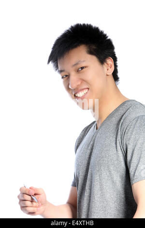 Lächelnder asiatischen Mann hält einen Stift Stockfoto