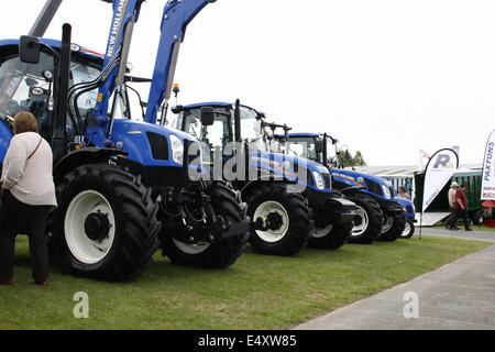 Traktoren auf dem Display an Great Yorkshire Show, Harrogate, Yorkshire, Großbritannien Stockfoto