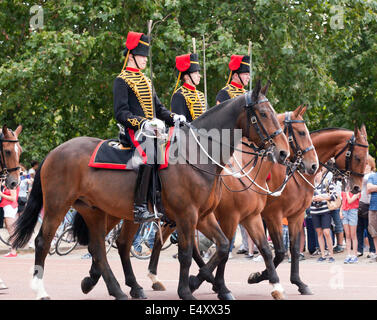 Des Königs Troop, Royal Horse Artillery Changing of the Guard in der Mall, City of Westminster Central London beteiligt. Stockfoto