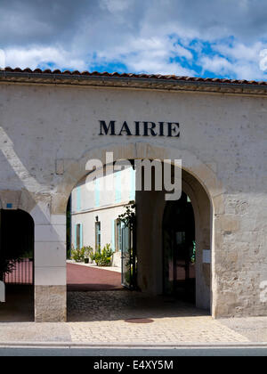 Die Mairie oder Rathaus in das Dorf Perignac, Charente-Maritime, Poitou-Charentes Region Süd-West Frankreich Stockfoto