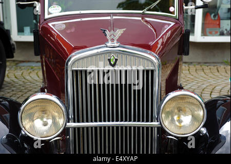 Öffentlichen Kundgebung organisiert vom bayrischen Stadt Landsberg für mindestens 80 Jahre alten Oldtimer. Stockfoto