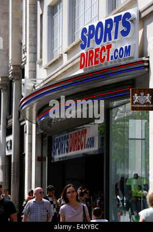 Großbritannien, London: Sport direkt auf der Oxford Street im Zentrum von London am 17. Juli 2014 abgebildet ist. Stockfoto