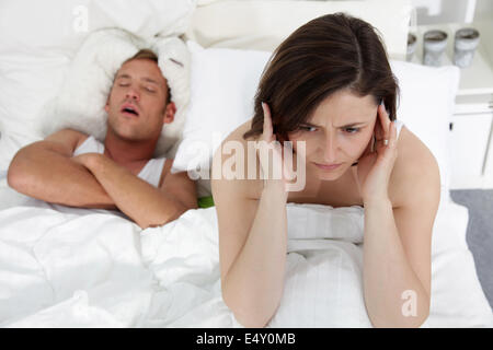 Eheprobleme im Bett Stockfoto