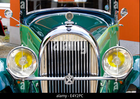 Öffentlichen Kundgebung organisiert vom bayrischen Stadt Landsberg für mindestens 80 Jahre alten Oldtimer. Stockfoto