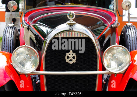 Öffentlichen Kundgebung organisiert vom bayrischen Stadt Landsberg für mindestens 80 Jahre alten Oldtimer. Stockfoto