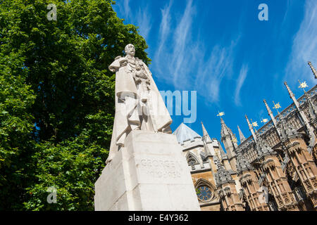 Statue von George V in London England UK Stockfoto