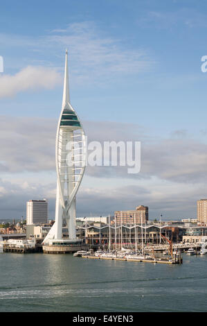 Portsmouth Harbour und Spinnaker Tower, Hampshire, England, Großbritannien Stockfoto