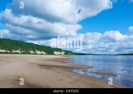 Pinega-Fluss in der Region Archangelsk Stockfoto