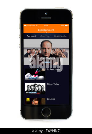 Auf Nachfrage Fernsehen über den Himmel jetzt TV-app auf einem Apple iPhone 5 s Stockfoto