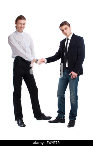 zwei modische junge Männer grüßen einander Stockfoto