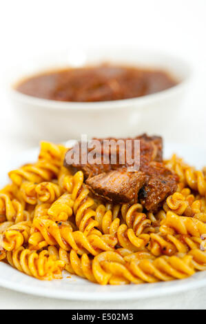 Fusilli Nudeln mit Hackfleischsoße neapolitanischen Stil ragu Stockfoto