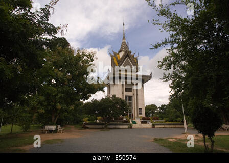 Schädel in "Killing Fields Choeung EK." Phnom Penh. Das bekannteste Denkmal der Killing Fields ist das Dorf Choeung Stockfoto