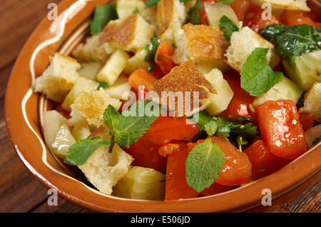 Fattoush - libanesischen Salat Stockfoto