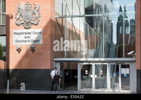 Der Eingang Manchester Magistrates Court und Untersuchungsgericht in der Nähe von Spinningfields in Manchester. Stockfoto