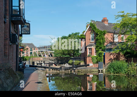 Das Castlefield Urban Heritage Park und historische Innenstadt Kanal Naturschutzgebiet einschließlich Herzöge 92 und Sperren in Manchester UK Stockfoto