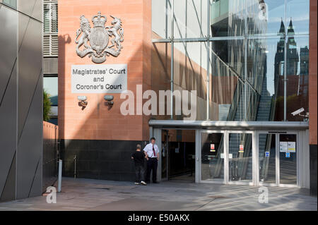 Der Eingang Manchester Magistrates Court und Untersuchungsgericht in der Nähe von Spinningfields in Manchester. Stockfoto