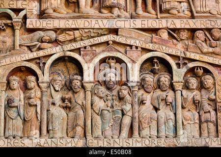 Romanischen Tympanon Endgericht Abtei Sainte-Foy Saint James Way Conques Concas mittelalterliches Dorf Frankreich Stockfoto