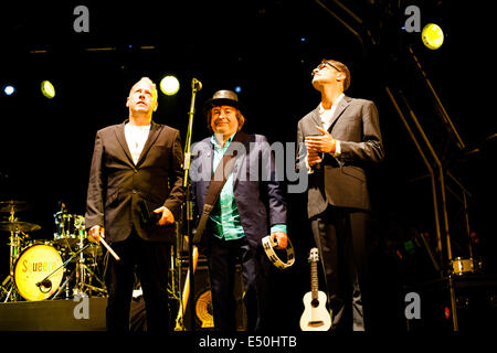 Rock Band Squeeze tritt live auf dem Larmer Tree Festival am 17. Juli 2014 auf Stockfoto