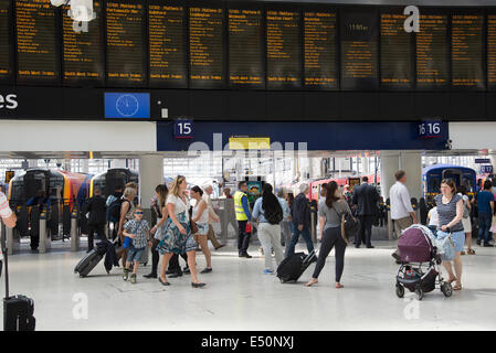 Zusammentreffen der Waterloo Station London England UK Stockfoto