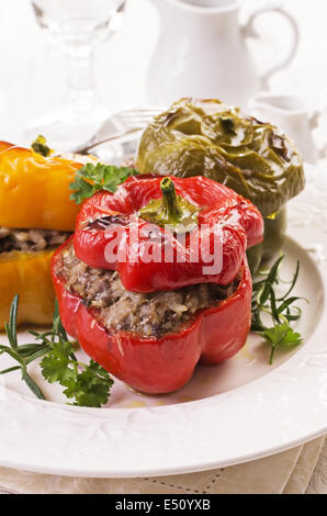 Paprika gefüllt mit Hackfleisch/Faschiertem Stockfoto