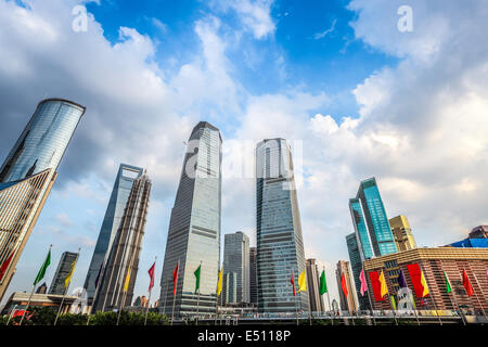 Shanghai Downtown vor blauem Himmel Stockfoto