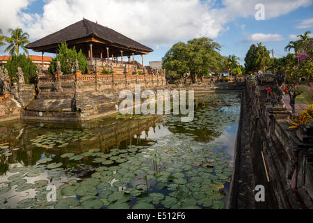 Bali, Indonesien.  Die Bale Kambang (schwimmende Pavillon), innerhalb der Kerta Gosa Verbindung, die Platz für Rechtspflege Stockfoto