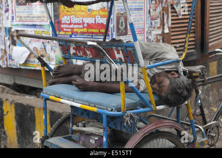 Schlafender Rikscha-Fahrer, Alt-Dehli, Indien Stockfoto