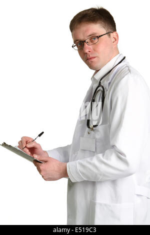 Arzt mit einem Klemmbrett isoliert auf weiss Stockfoto