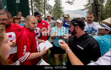 Stateline, Nevada, USA. 17. Juli 2014. World Golf Hall of Fame Mitglied ANNIKA SORENSTAM Autogramme Lochabstand Edgewood Tahoe pro-am-Tag bei der 25. jährlichen amerikanischen Jahrhundert Championship. Frau Sorenstam, Gewinner von 89 Turnieren weltweit, kommt aus dem Ruhestand dieser Woche des Landes beste Profi-Sportler und prominente Golfer an diesem bekannten tv-Event zu übernehmen. © Brian Cahn/ZUMA Draht/Alamy Live-Nachrichten Stockfoto