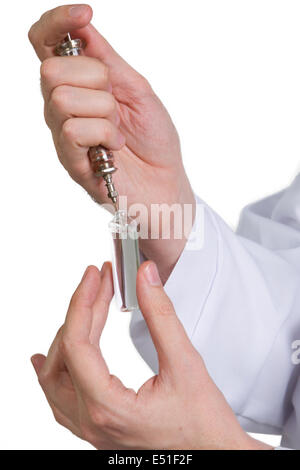 alte Glasspritze in der Hand auf weiß Stockfoto