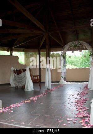 Hochzeit Bogen dekoriert Stockfoto