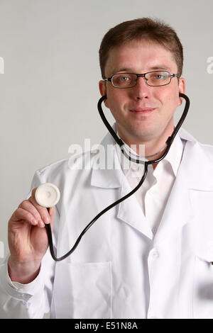 Porträt der jungen männlichen Arzt Stockfoto