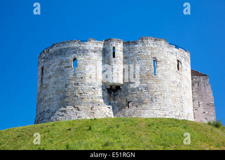 Clifford es Tower in York, eine Stadt in England Stockfoto