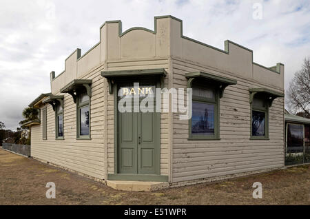 Alte hölzerne Bank Gebäude in Deepwater NSW Australien. Stockfoto