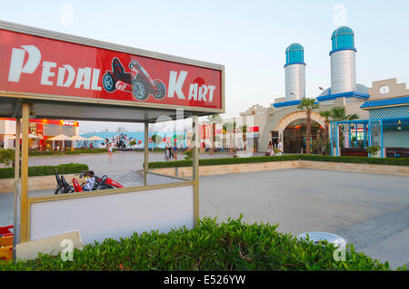 Senzo Mall ist ein großes neues Einkaufszentrum. Dieses Einkaufszentrum wurde im Jahr 2009 im Herzen von Hurghada, nur einen Katzensprung vom Flughafen Hurghada, Ägypten, 2. Juli 2014 eröffnet. (CTK Foto/Michal Okla) Stockfoto