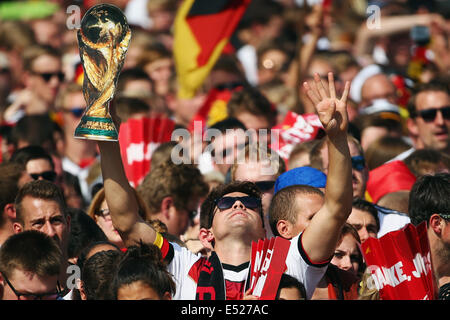 Welcome-Party der deutschen Nationalmannschaft, die neue Fußball-Weltmeister, am Brandenburger Tor in Berlin. Stockfoto