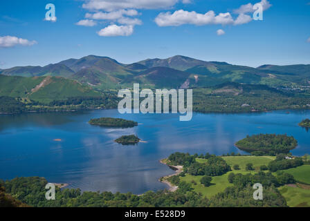 Derwentwater und Cumbria Fells von Walla Felsen in der Nähe von Keswick Stockfoto