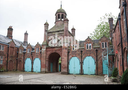 Keele Hall auf dem Gelände der Keele Universität Keele Stoke-on-Trent Mitarbeiter England UK Stockfoto