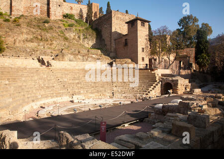 Römisches Theater und Mauern der Alcazaba Festung, Malaga, Spanien Stockfoto