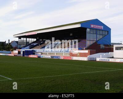 Die Haupttribüne, Palmerston Park. Dumfries. Heimstadion der Königin des Südens Fußballvereins. Stockfoto