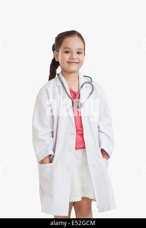Porträt von kleinen Mädchen gekleidet als Arzt Stockfoto